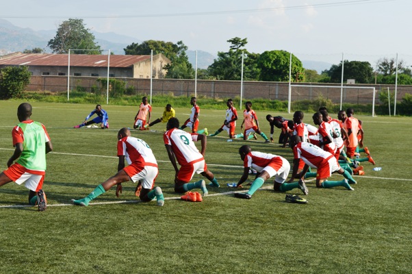 Intamba U20 lors des séances d'entrainement sur la pelouse du CTN